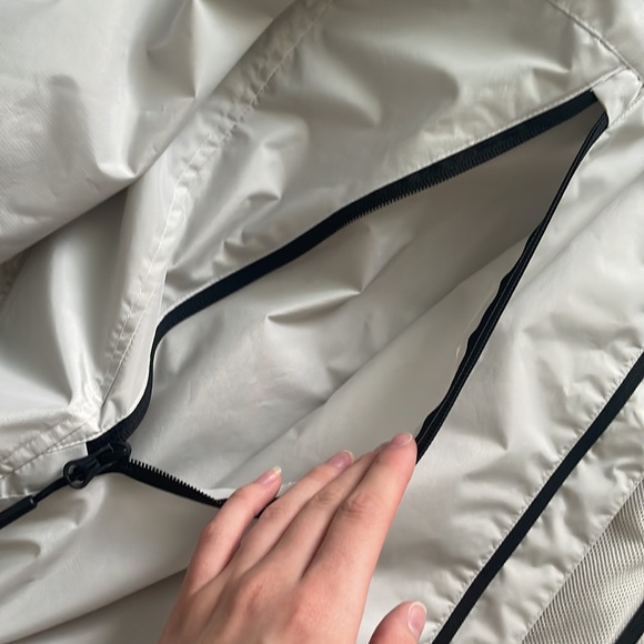 H&M rain jacket - Picture 2 of 4